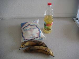 Making Kabalagala pancakes using gonja (plantains): ingredients