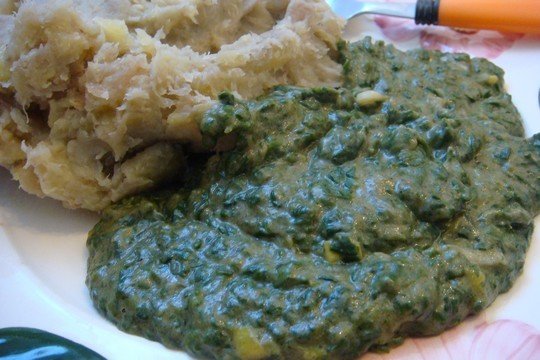 Spinach in groundnut/peanut sauce with matoke