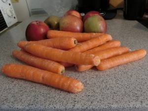Apples and carrots, about 500g of each