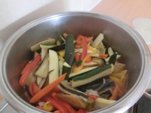 Chu ingredients: stir frying the vegetablesin oil